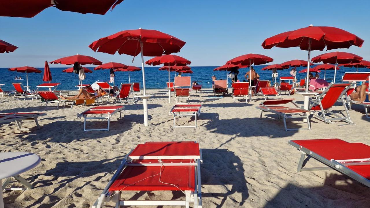 شقة Nina'S House 2 A 300 Metri Dal Mare Santa Caterina Dello Ionio Marina المظهر الخارجي الصورة