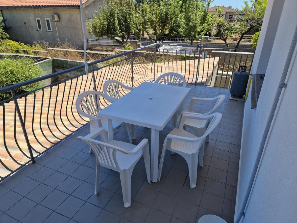 شقة Nina'S House 2 A 300 Metri Dal Mare Santa Caterina Dello Ionio Marina المظهر الخارجي الصورة